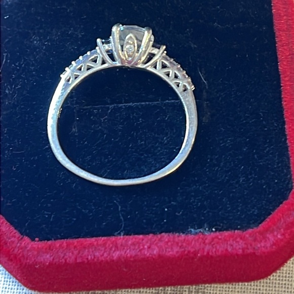 10k white gold ring with CZ and sapphires and diamonds - Picture 5 of 5